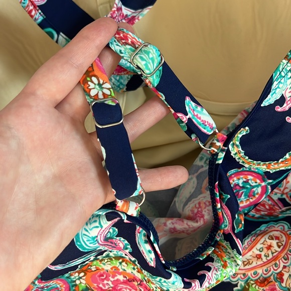 Miraclesuit Amici V-neck One Piece Swimsuit - Picture 9 of 11